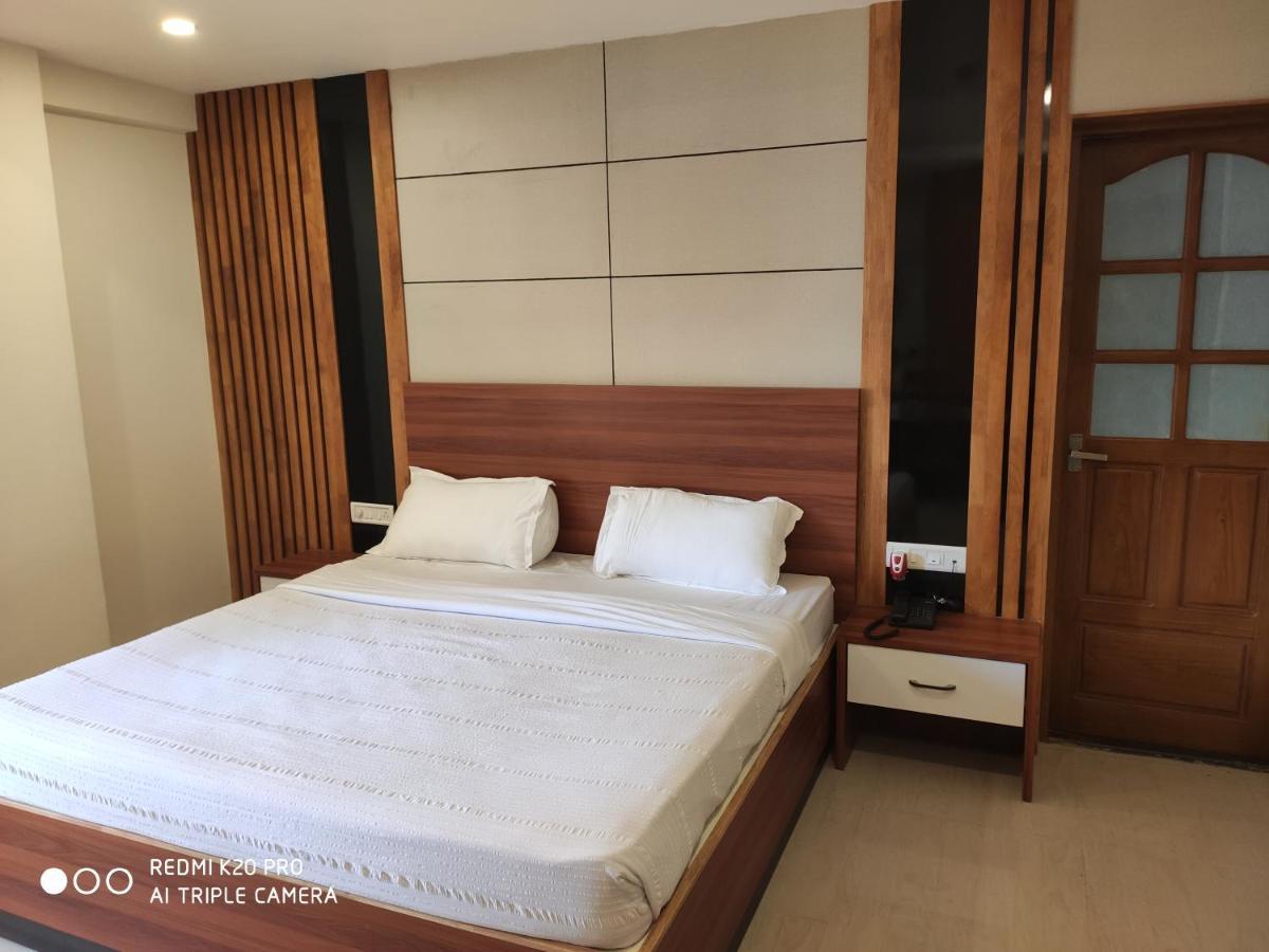 Hotel Sree Gokulam Apartments Guruvāyūr Extérieur photo